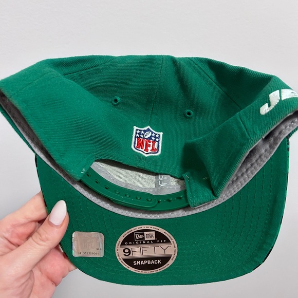 Jets Snap Back - Picture 3 of 7